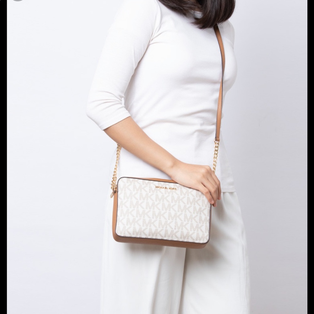 Michael Kors Jet set item crossbody